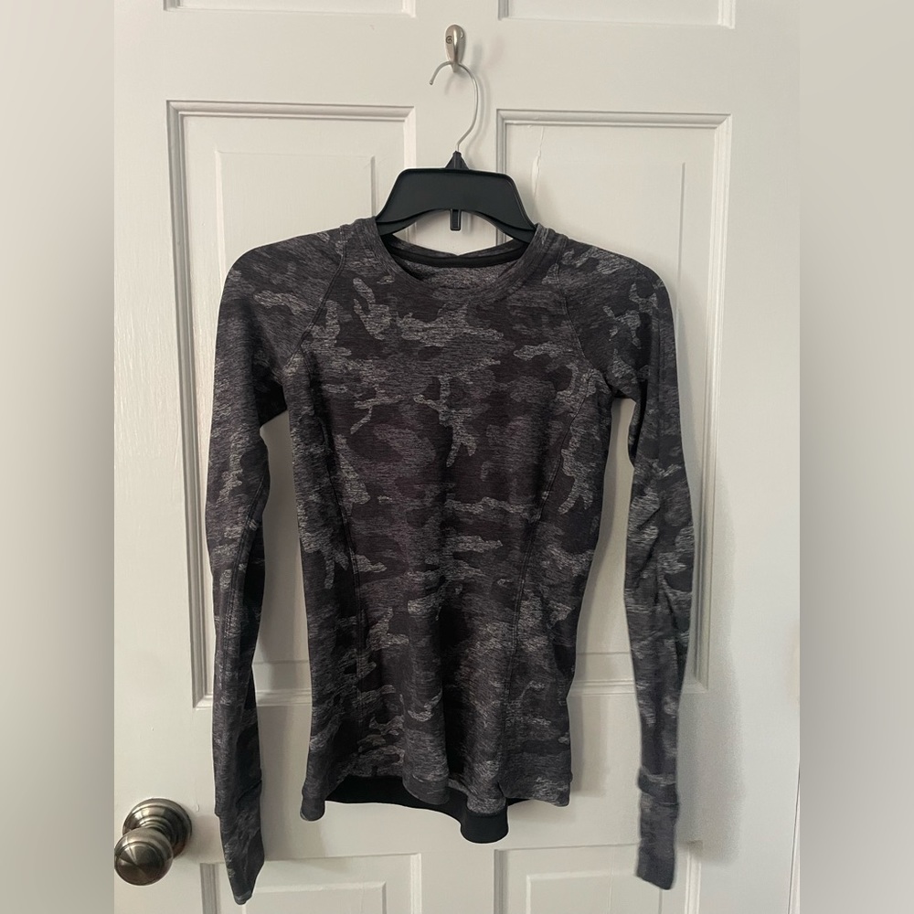 Lululemon gray Camo long sleeve. Size 4. Great condition.